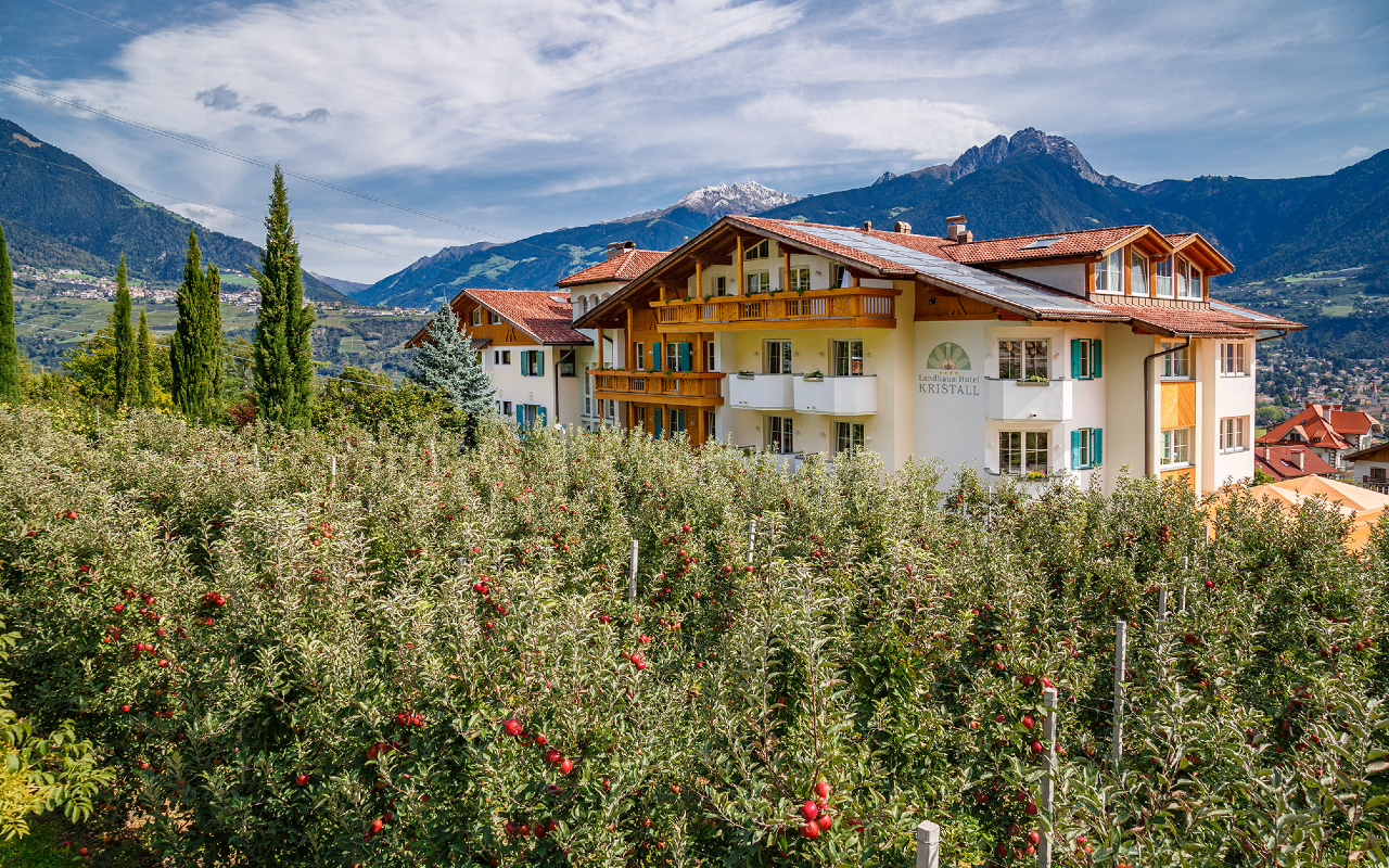 Hotelansicht im Herbst